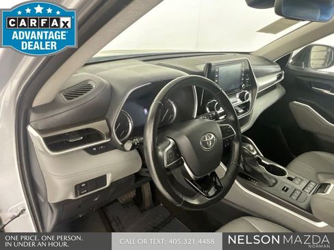 Used 2021 Toyota Highlander XLE AWD/4WD image 33
