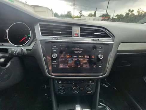 Used 2018 Volkswagen Tiguan SE AWD/4WD image 23