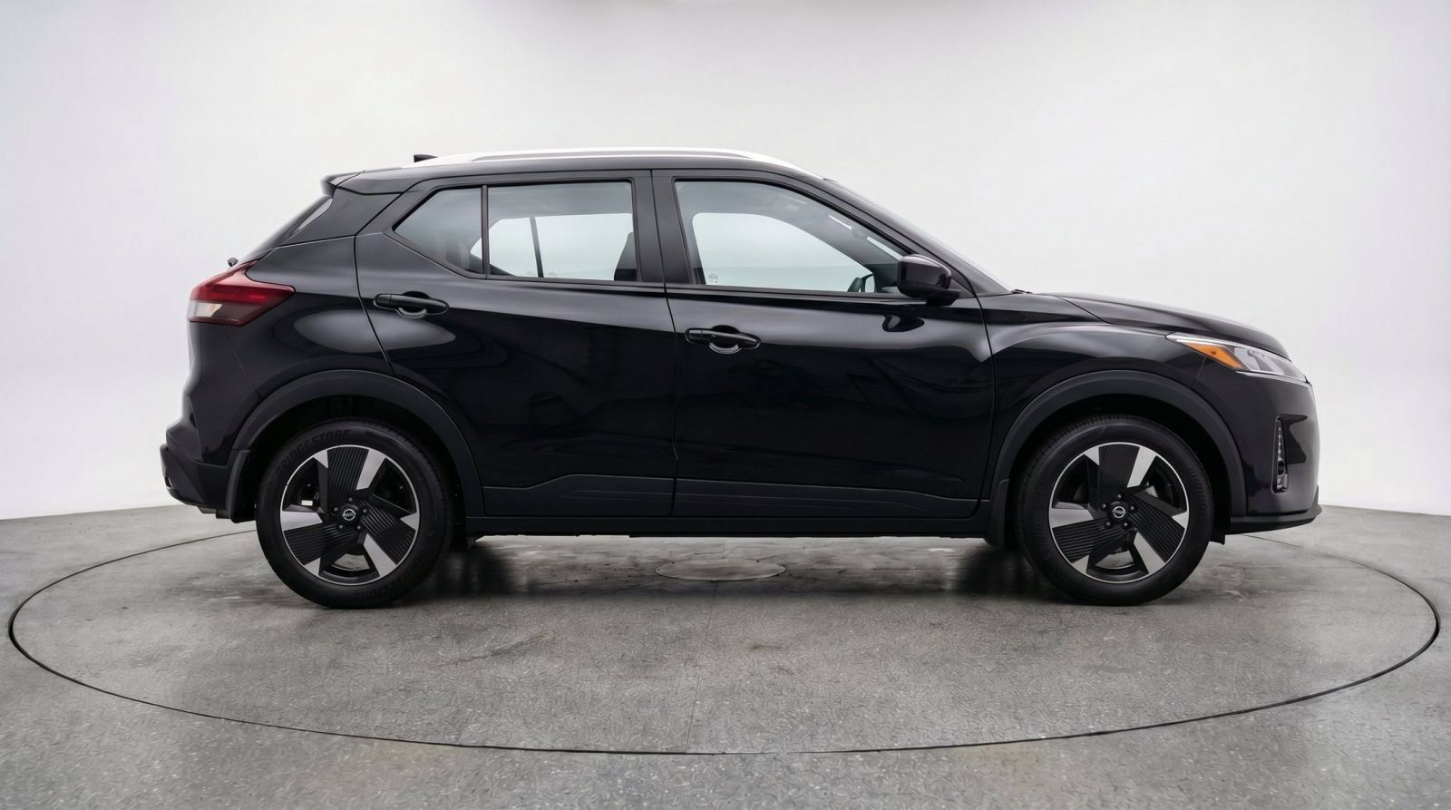 Used 2026 Nissan Kicks SR FWD image 9