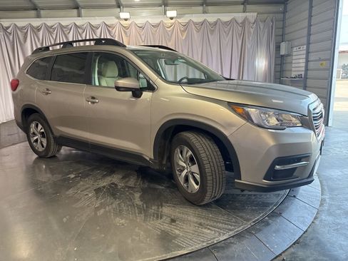 Used 2019 Subaru Ascent Premium image 2