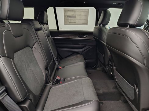 New 2026 Jeep Grand Cherokee L 4WD image 25