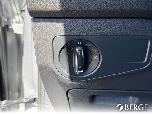 Used 2022 Volkswagen Tiguan SE R-Line image 20