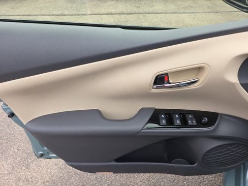 Used 2018 Toyota Prius Two w/ Prius Two Safety Plus Package image 13