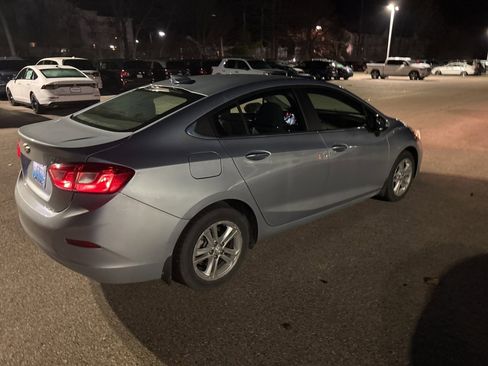Used 2018 Chevrolet Cruze LT w/ Convenience Package image 14