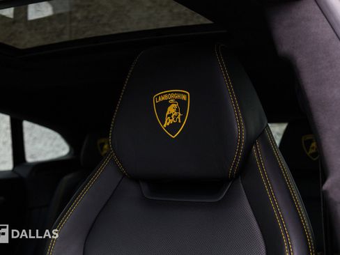 Used 2020 Lamborghini Urus image 21