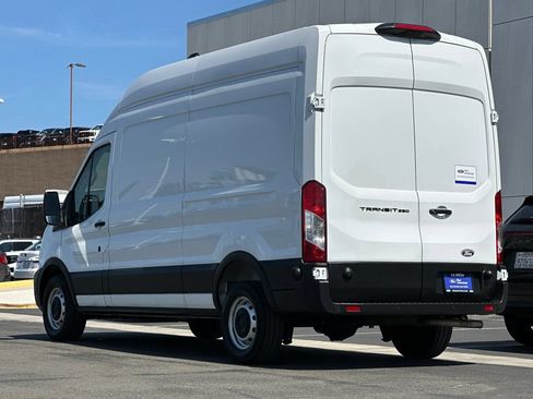 Certified 2026 Ford Transit 250 148 High Roof RWD image 5