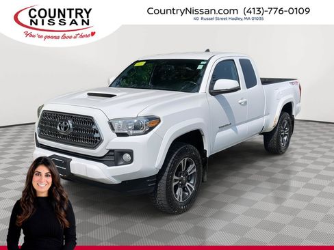 Used 2017 Toyota Tacoma TRD Sport w/ Tow Package AWD/4WD image 1