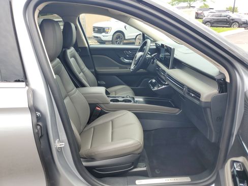 Used 2023 Lincoln Corsair FWD w/ Towing Package image 9