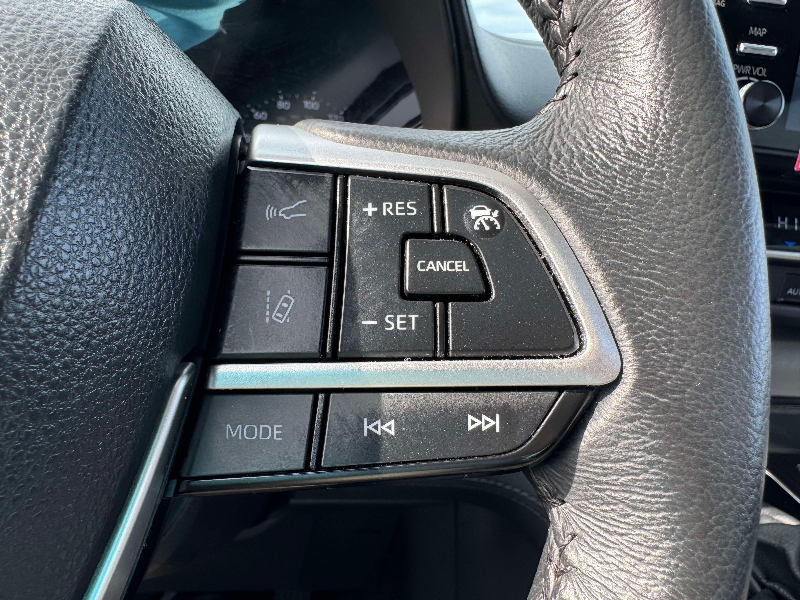 Certified 2024 Toyota Sienna XLE w/ XLE Plus Package AWD/4WD image 39