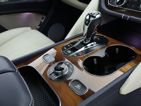 Certified 2022 Bentley Bentayga image 32