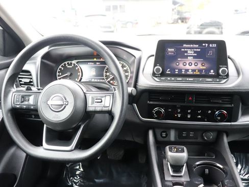 Used 2024 Nissan Rogue S FWD image 17