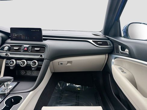 Used 2023 Genesis G70 2.0T image 18