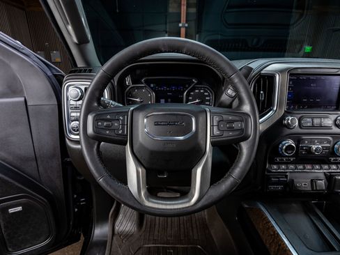 Used 2023 GMC Sierra 2500 Denali w/ Denali Black Diamond Edition AWD/4WD image 18