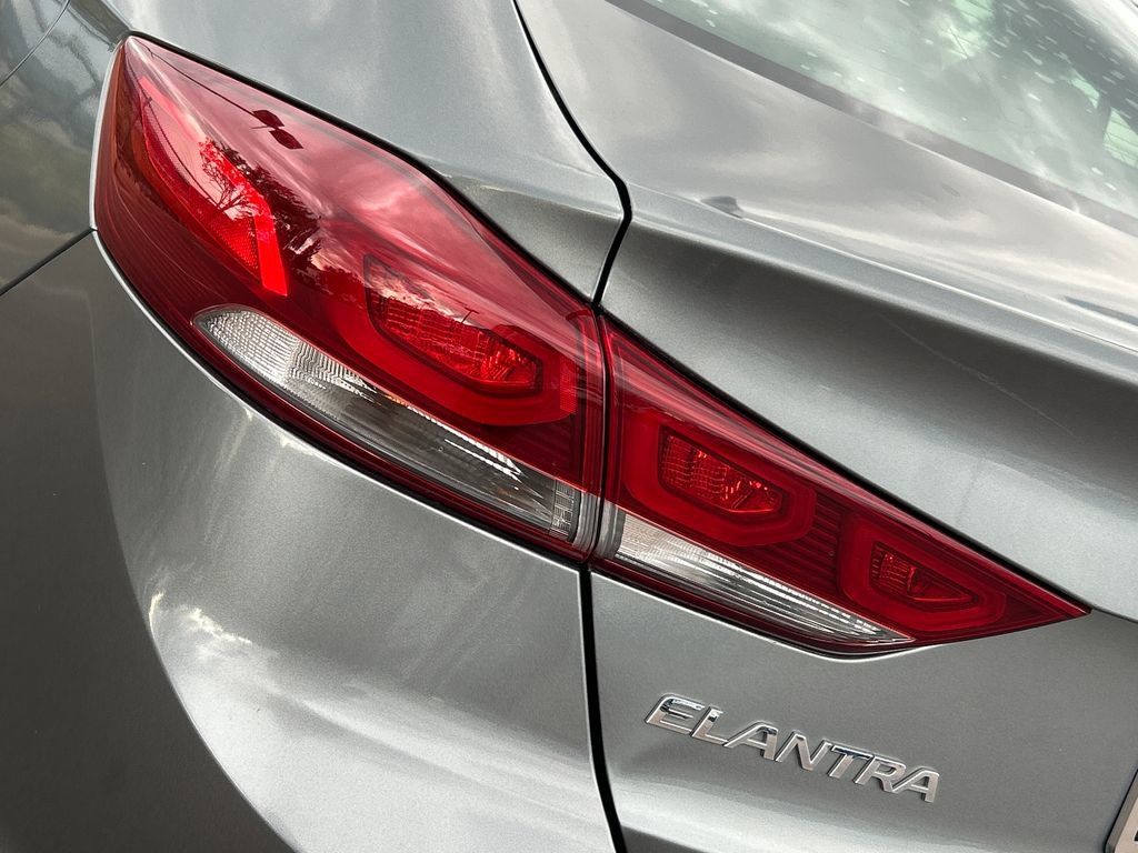 Used 2017 Hyundai Elantra Limited FWD image 23
