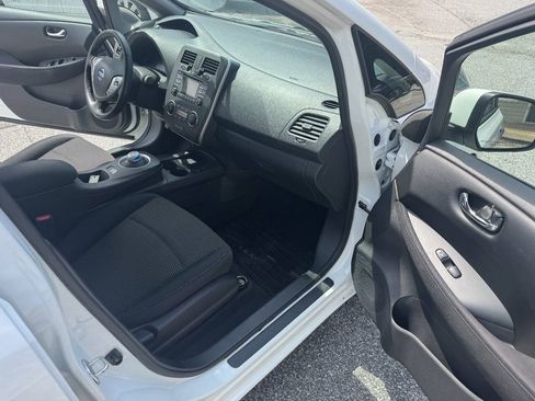 Used 2015 Nissan Leaf S w/ Charge Package FWD image 16