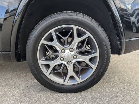 Used 2020 Jeep Grand Cherokee Overland image 16