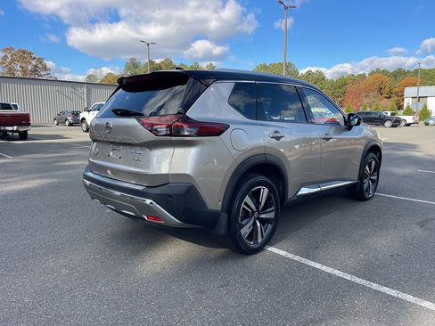 Used 2021 Nissan Rogue Platinum image 5