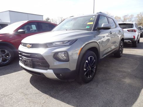 Used 2023 Chevrolet TrailBlazer LT image 3