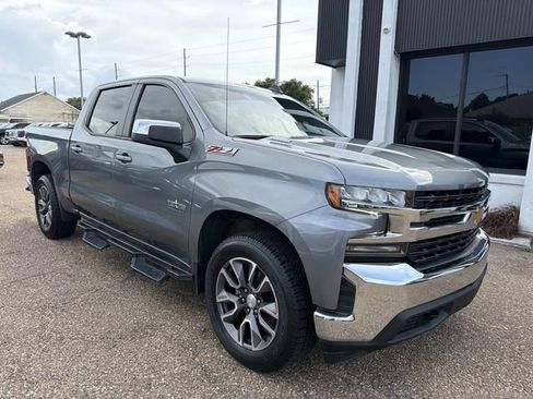 Used 2022 Chevrolet Silverado 1500 LT AWD/4WD image 4