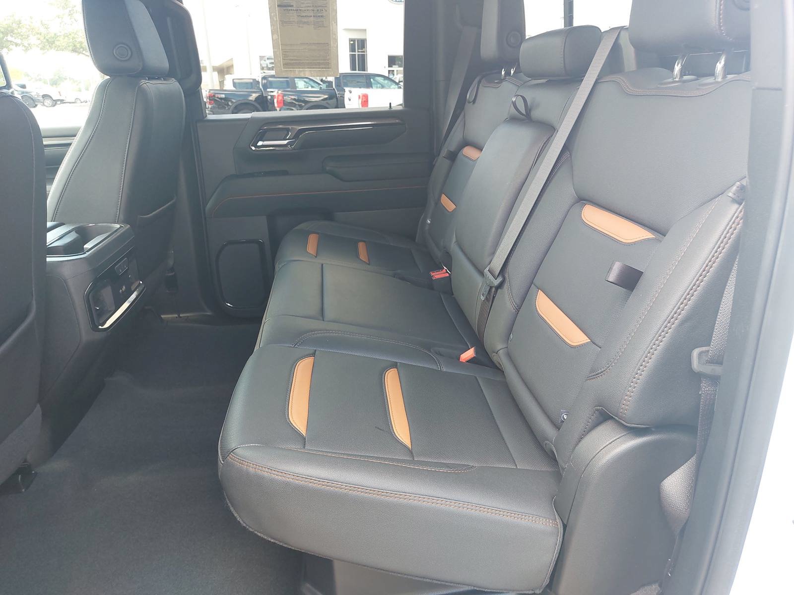Used 2024 GMC Sierra 2500 AT4 w/ AT4 Preferred Package AWD/4WD image 13