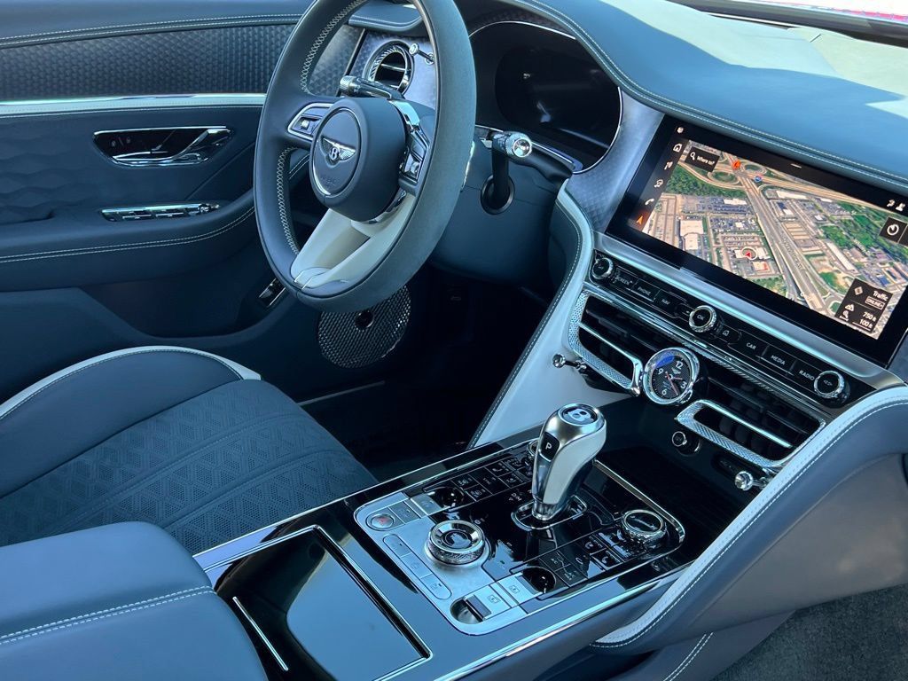 Certified 2025 Bentley Flying Spur Plug-In Hybrid w/ First Edition Specification AWD/4WD image 2