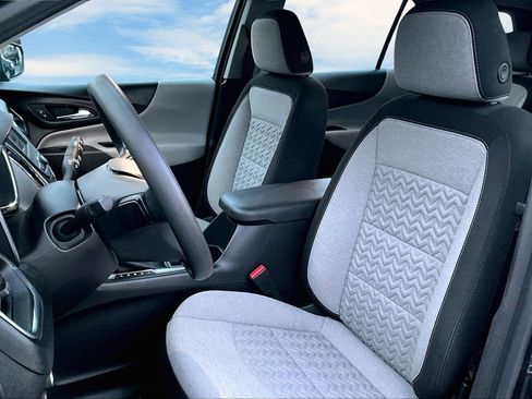 Used 2022 Chevrolet Equinox LS image 13