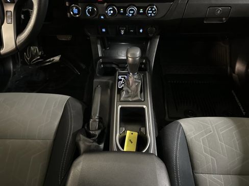 Used 2020 Toyota Tacoma TRD Off-Road image 33