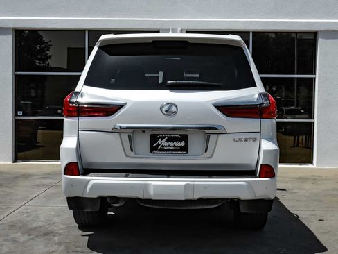 Used 2021 Lexus LX 570 4WD w/ Luxury Package image 12