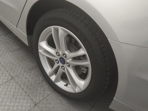 Used 2018 Ford Fusion SE w/ Fusion SE Technology Package FWD image 31