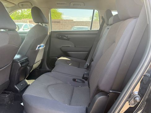 Used 2024 Toyota Highlander LE image 10