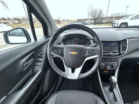 Certified 2022 Chevrolet Trax LT w/ LT Convenience Package image 13