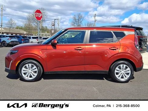 Used 2023 Kia Soul LX image 9