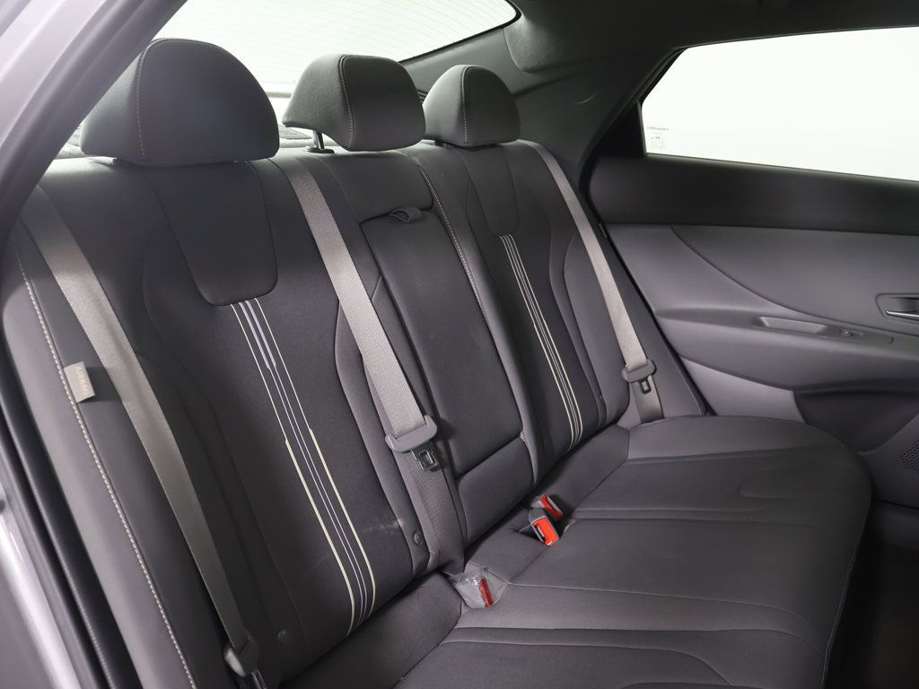 Certified 2024 Hyundai Elantra SEL w/ Convenience Package FWD image 31