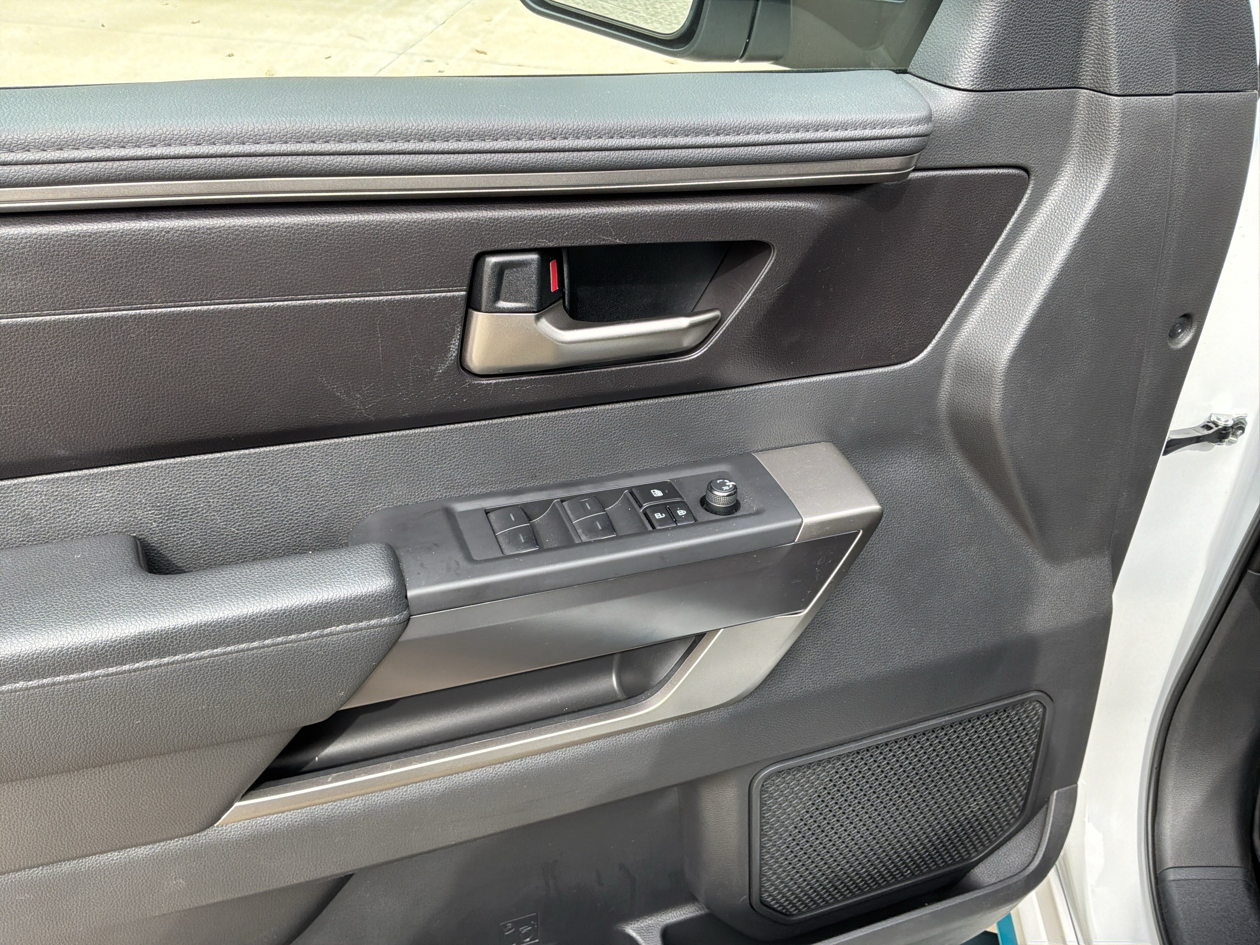 Used 2025 Toyota Tundra SR5 AWD/4WD image 15