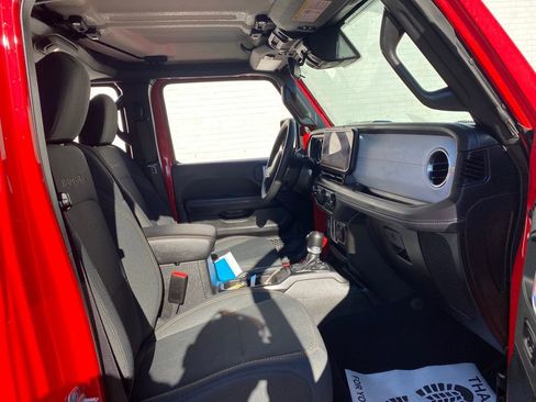 Used 2024 Jeep Wrangler Unlimited Sahara image 12