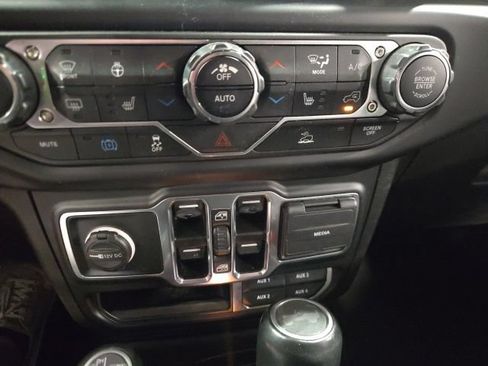 Used 2023 Jeep Wrangler Unlimited Sahara w/ Cold Weather Group AWD/4WD image 15