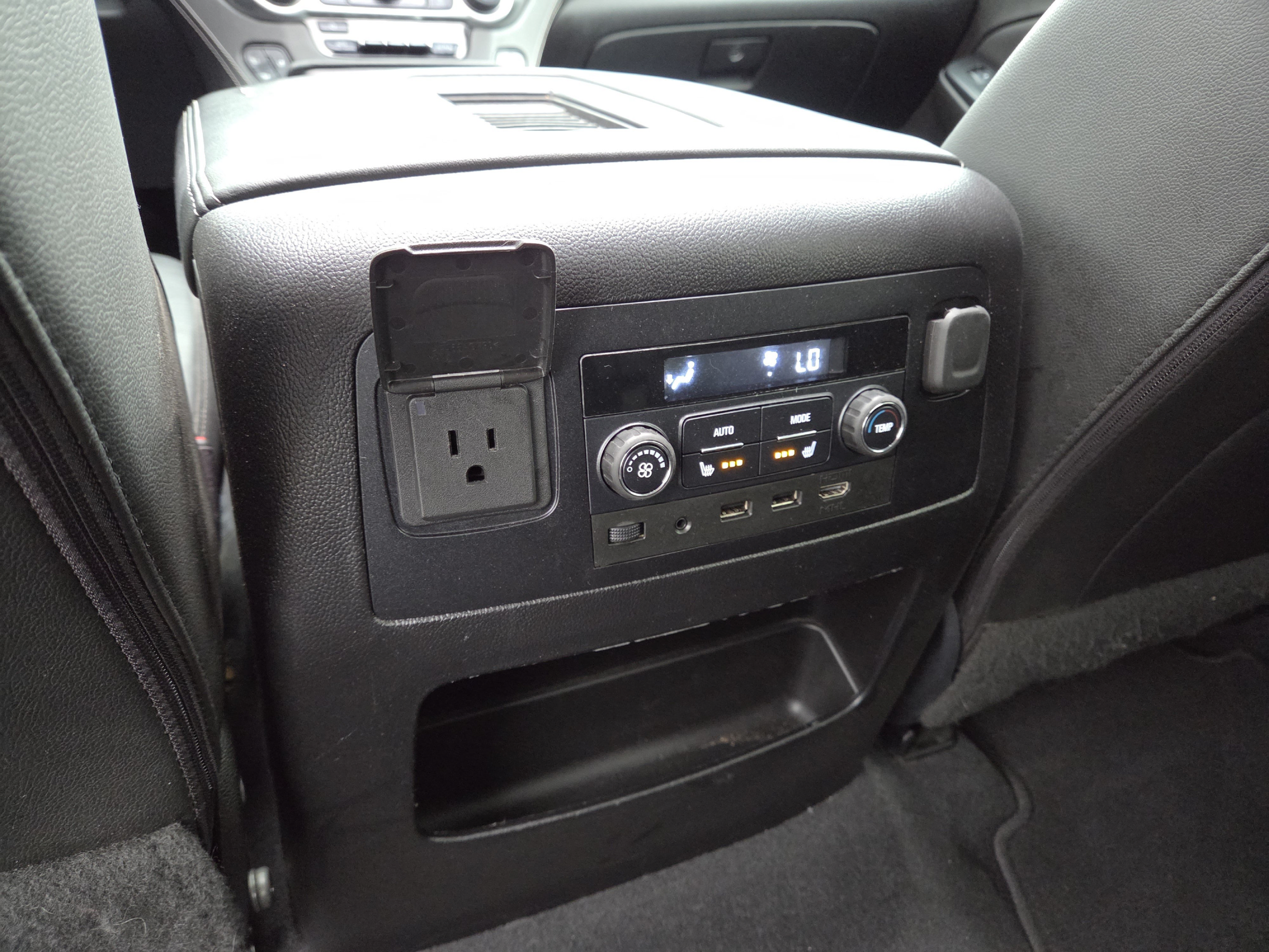 Used 2019 Chevrolet Suburban Premier AWD/4WD image 30