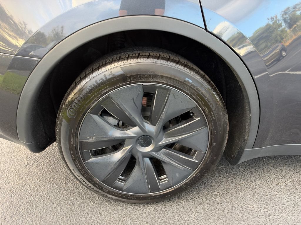 Used 2025 Tesla Model Y Long Range RWD image 33