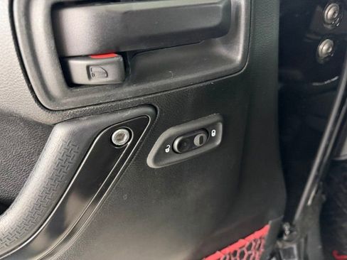 Used 2018 Jeep Wrangler Unlimited Rubicon image 23