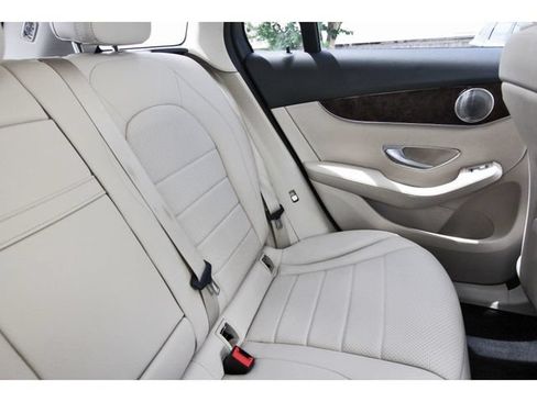 Used 2018 Mercedes-Benz GLC 300 4MATIC image 10