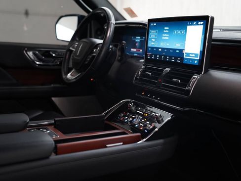 Used 2023 Lincoln Navigator Reserve AWD/4WD image 17