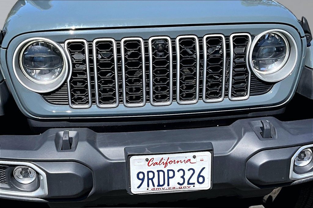 Certified 2024 Jeep Wrangler Unlimited Sahara w/ Dual Top Group AWD/4WD image 28