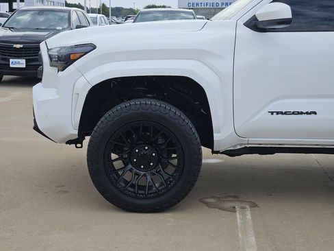 Used 2024 Toyota Tacoma SR5 AWD/4WD image 10