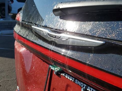 New 2026 Chrysler Pacifica Select image 10