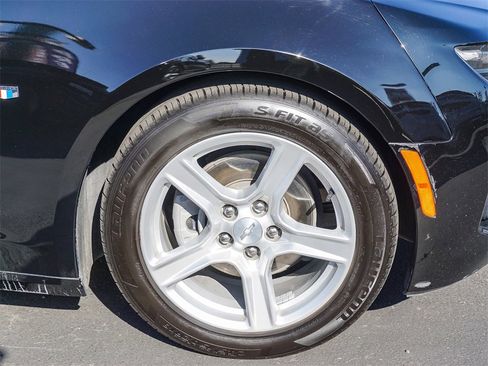 Used 2023 Chevrolet Camaro LT image 9