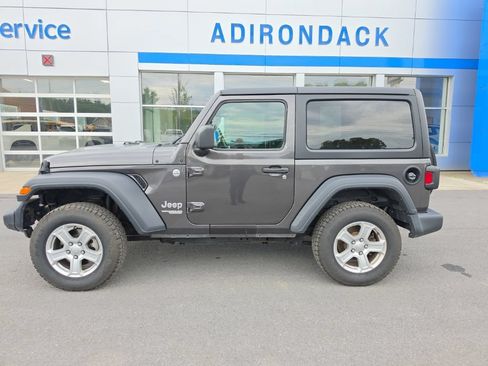 Used 2019 Jeep Wrangler Sport AWD/4WD image 8