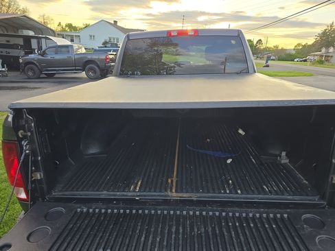 Used 2015 RAM 1500 Express AWD/4WD image 5