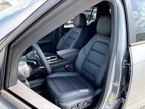 New 2027 Chevrolet Equinox LT w/ Convenience Package II FWD image 10