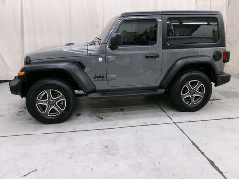 Used 2021 Jeep Wrangler Sport AWD/4WD image 5