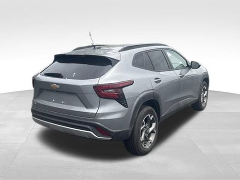 Used 2026 Chevrolet Trax LT FWD image 2